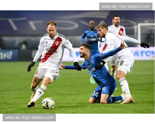 亚眠城下的荣耀之约:阿雅克肖的绝地反击与法乙的激情碰撞 亚眠城下的荣耀之约:阿雅克肖的绝地反击与法乙的激情碰撞